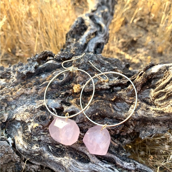 Elegant Gold Hoop Earrings with Pink stone - Picture 1 of 1